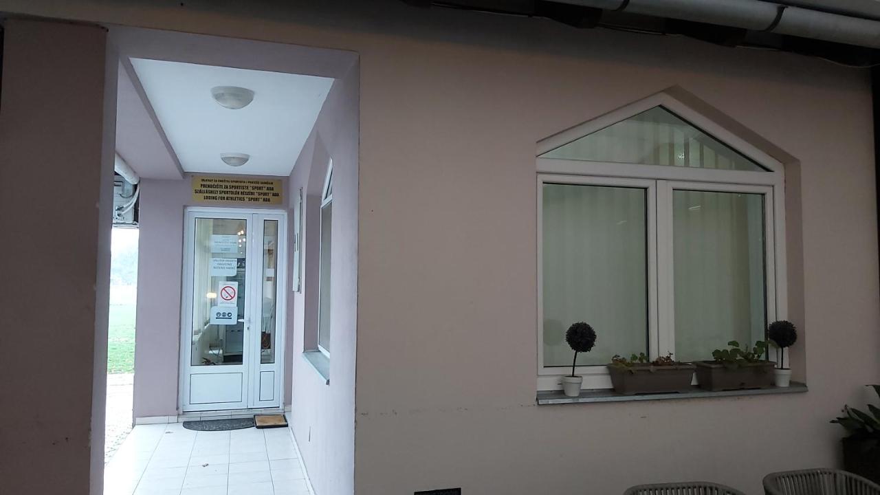 Adica Prenociste Sport Wellness Centar - Bazeni Hostel Ada Exterior photo